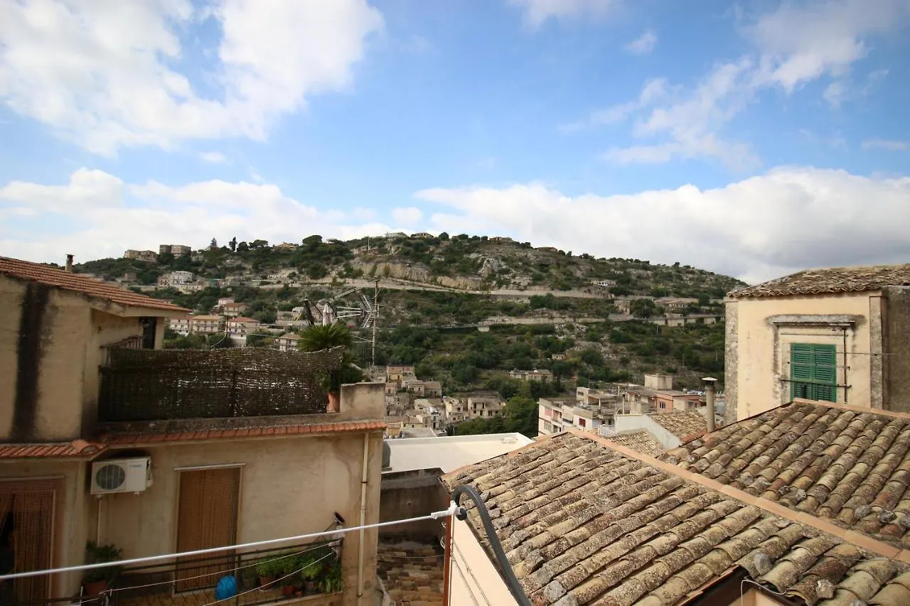 Modica Balcony Villa 0*,